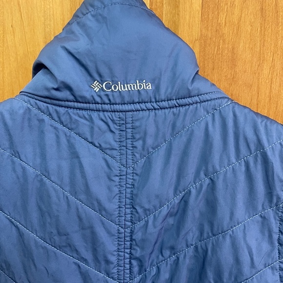 Columbia Women's Blue Layering Vest Lightweight Warm Size Small - Picture 5 of 8